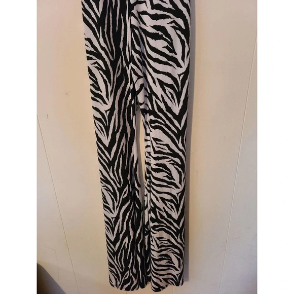 Annes Apparel Jumpsuit Women's Zebra Print Sleeveless Zip Closure Small (VA1) - Picture 9 of 9